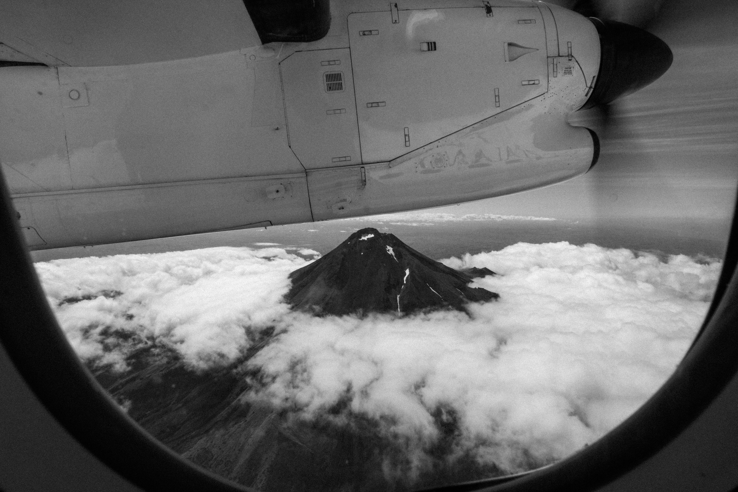 mt taranaki salomon running